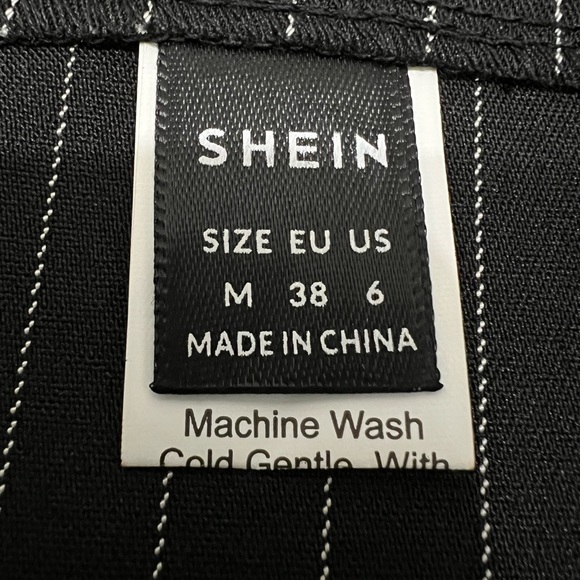 Striped print pleated skirt Size 6 NWOT - Picture 4 of 4